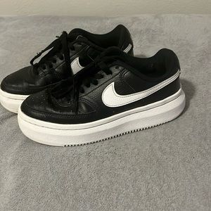Black Platform Nike Court Vision Alta’s